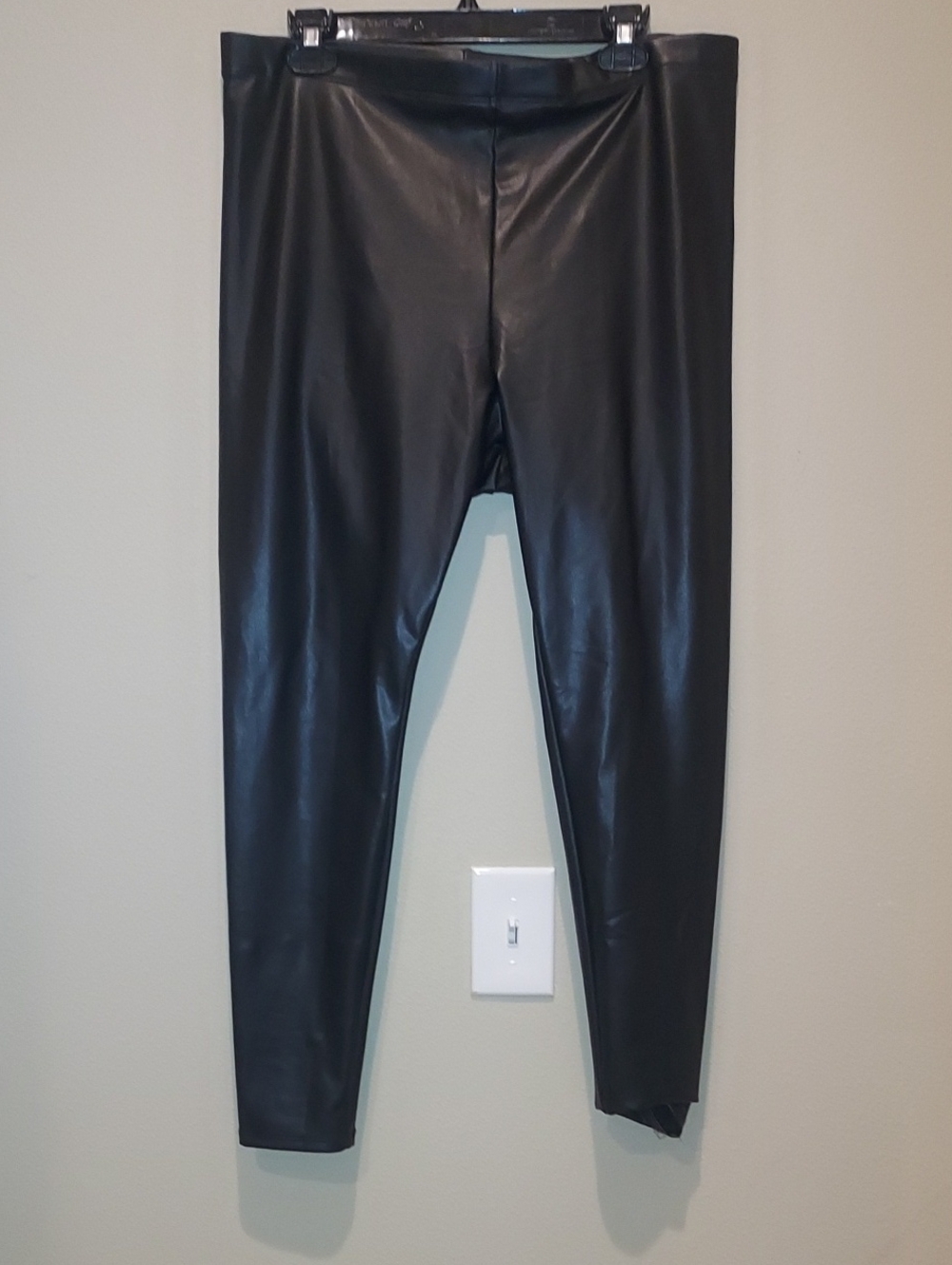 H & M Faux Leather Leggings - Picture 4 of 8